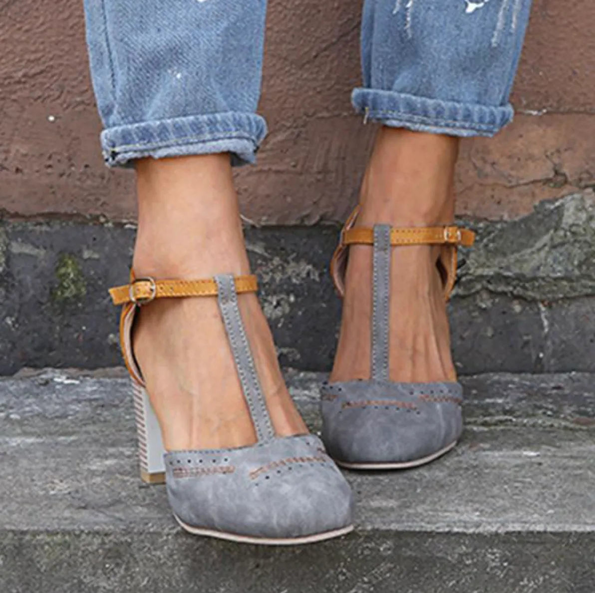 Comelyy Retro round toe color block T buckle women's shoes