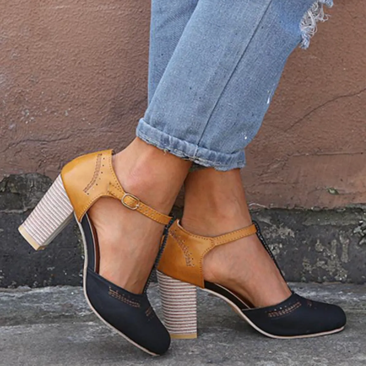 Comelyy Retro round toe color block T buckle women's shoes