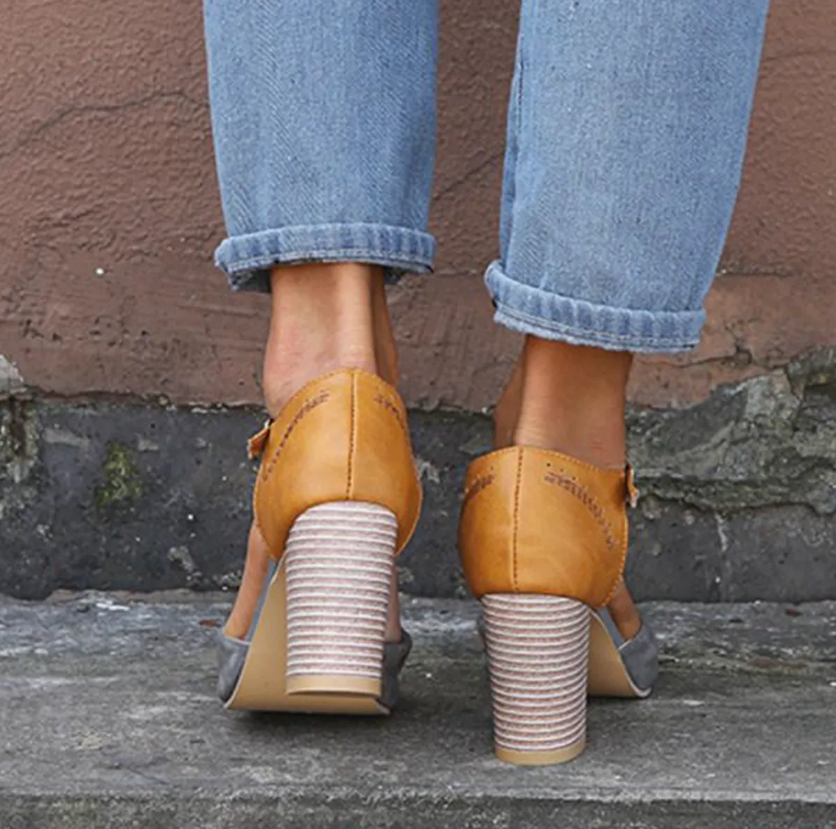 Comelyy Retro round toe color block T buckle women's shoes